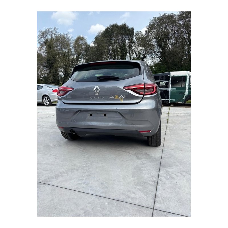 renault clio v del año 2023