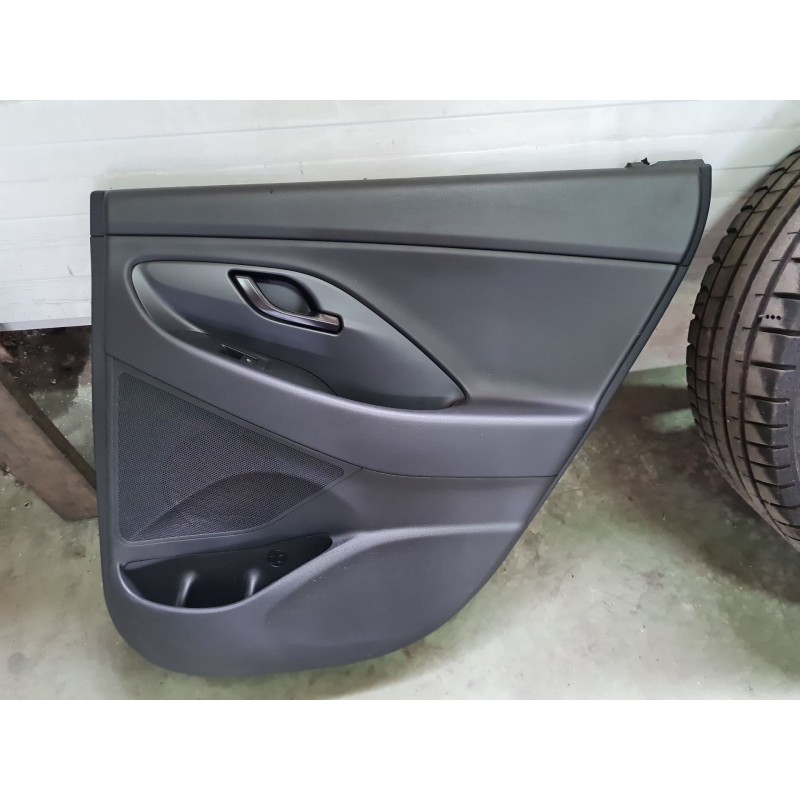 GUARNECIDO PUERTA TRASERA DERECHA 83308G4010TRY 