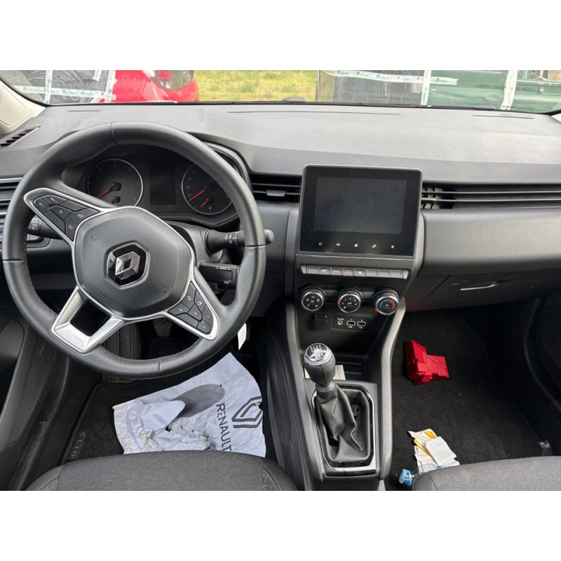 renault clio v del año 2023