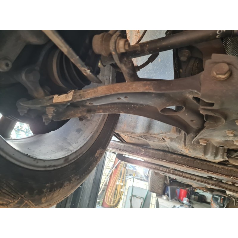 BRAZO SUSPENSION INFERIOR DELANTERO DERECHO 