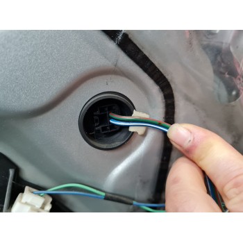 ELEVALUNAS DELANTERO DERECHO 
