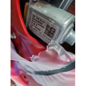 ELEVALUNAS TRASERO DERECHO 83404J9000 
