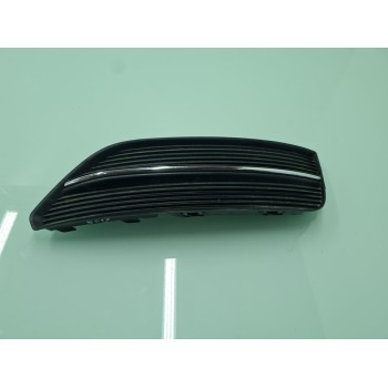 REJILLA PARAGOLPES DERECHA 8V3807682 