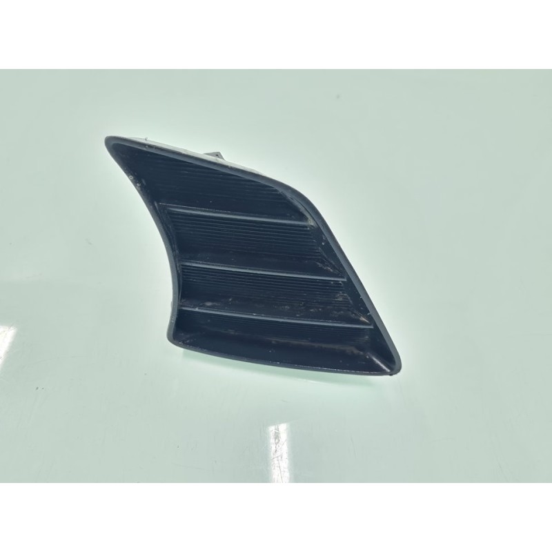 REJILLA PARAGOLPES DERECHA 521270K030 