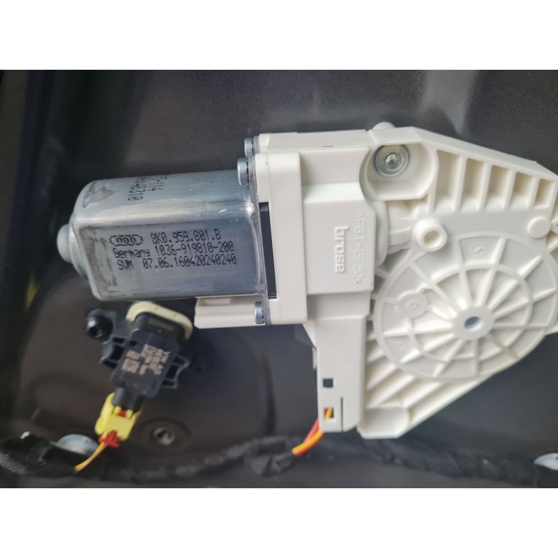 ELEVALUNAS DELANTERO IZQUIERDO 4G0837461 