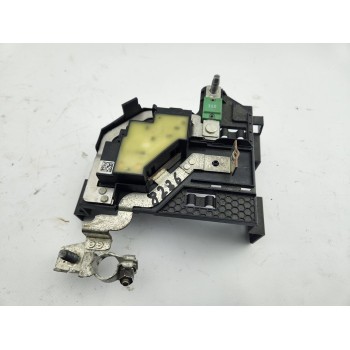 CAJA RELES / FUSIBLES 