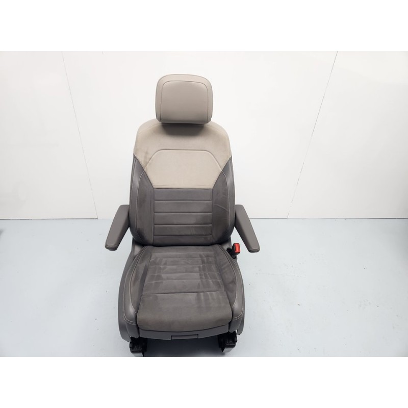 ASIENTO DELANTERO DERECHO 7T0881106C 