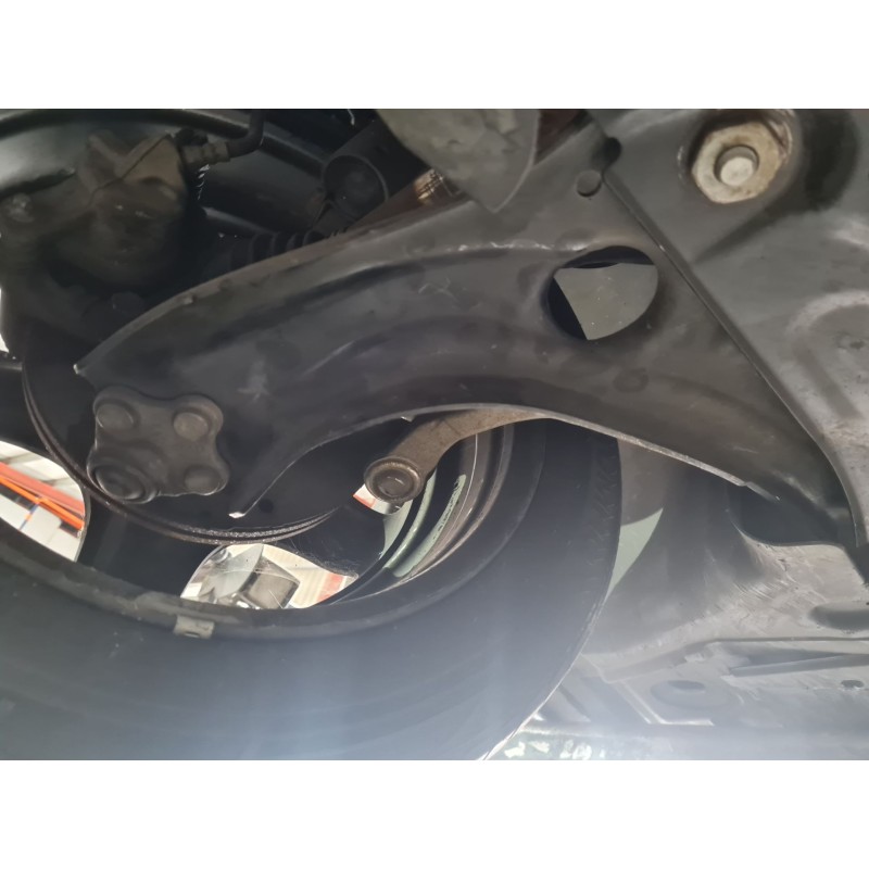 BRAZO SUSPENSION INFERIOR DELANTERO DERECHO 