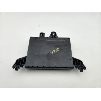 CAJA RELES / FUSIBLES 13343950 