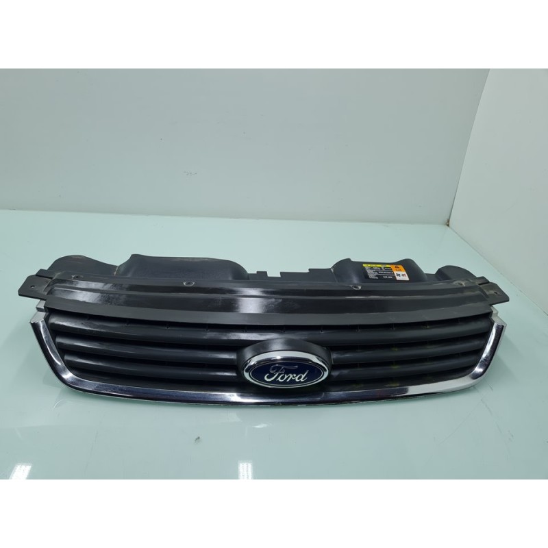 REJILLA DELANTERA 8V41R7081A 