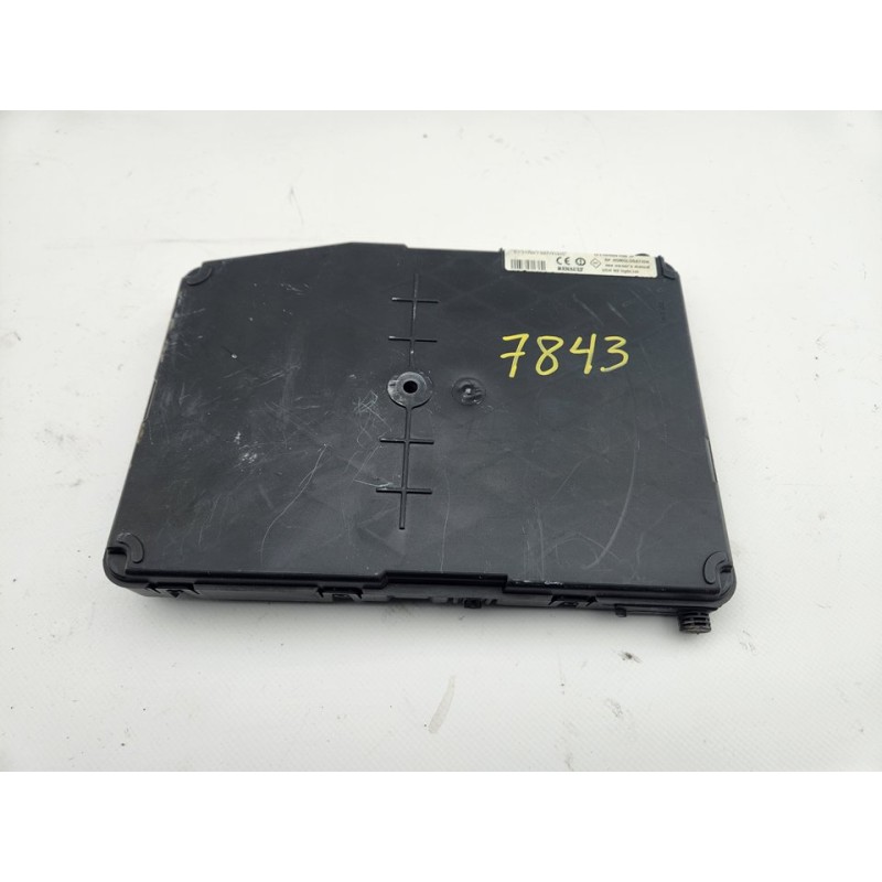 CAJA RELES / FUSIBLES 8200606826 