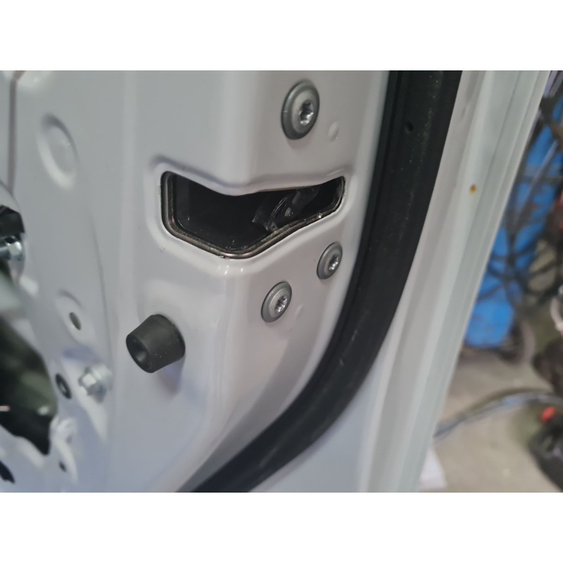 CERRADURA PUERTA DELANTERA DERECHA 69030K0040 