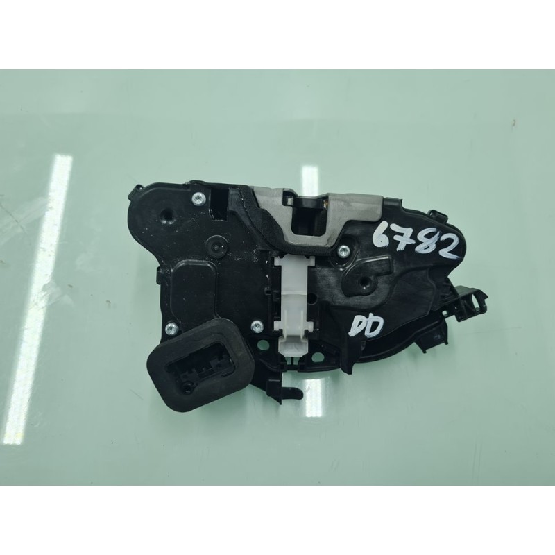 CERRADURA PUERTA DELANTERA DERECHA 10B837016B 