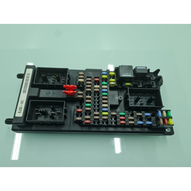 CAJA RELES / FUSIBLES EJ3214F041 