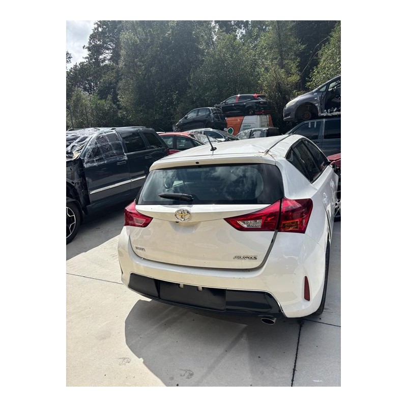 toyota auris del año 2014