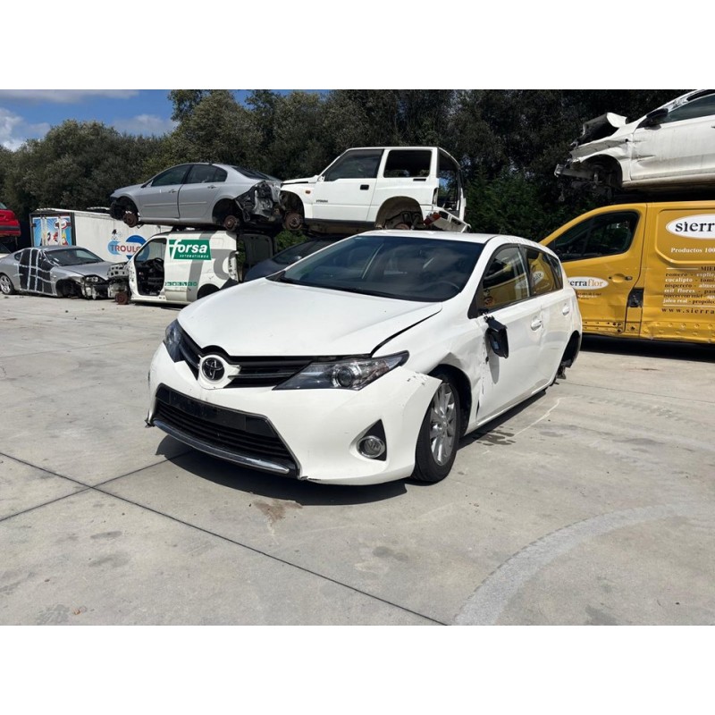 toyota auris del año 2014
