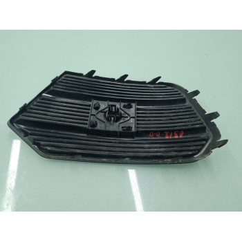 REJILLA PARAGOLPES DERECHA 8U0807682Q 