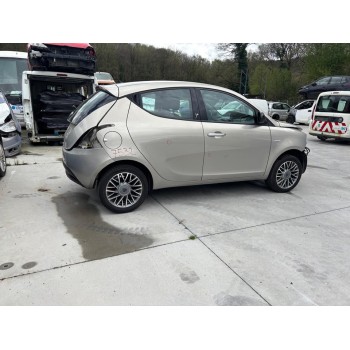 LANCIA YPSILON (402)