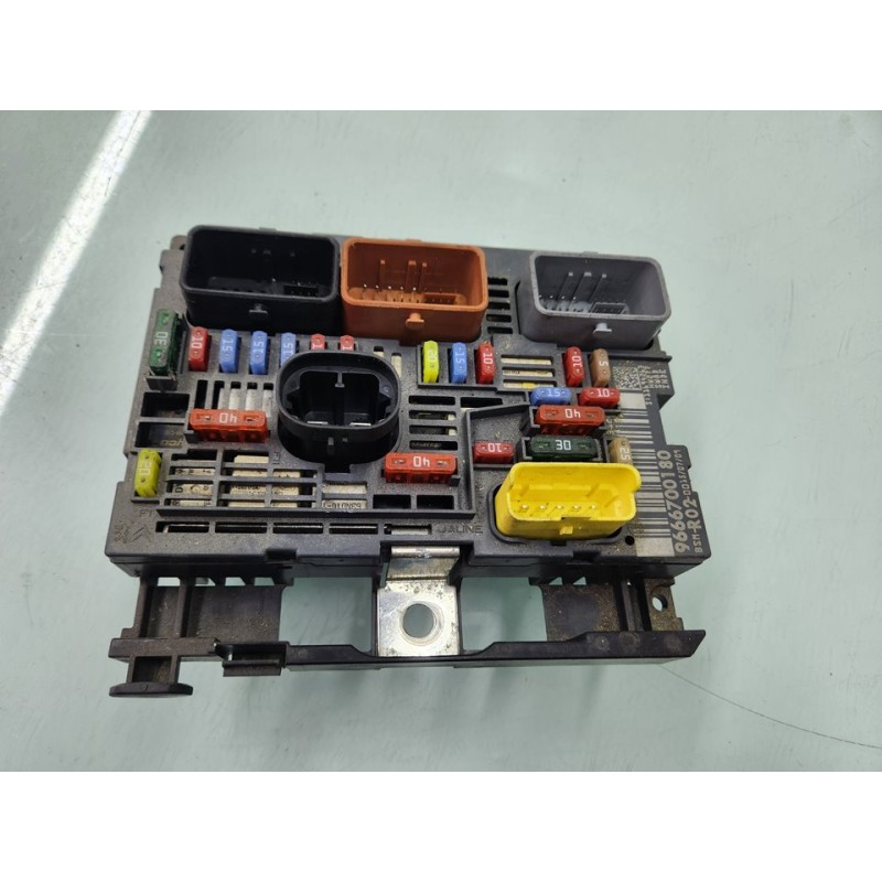 CAJA RELES / FUSIBLES 9666700180 