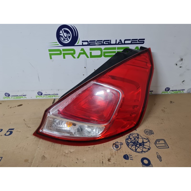 PILOTO TRASERO DERECHO C1BB13404A 