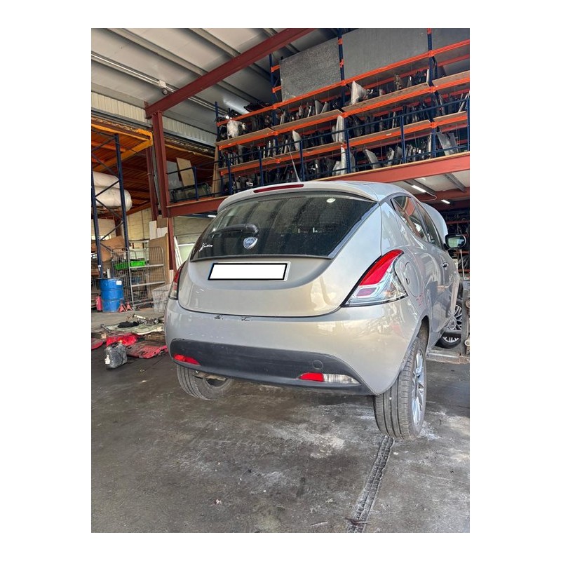 lancia ypsilon (402) del año 2011