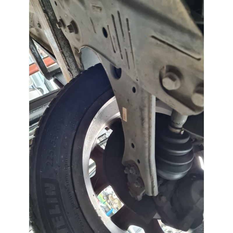 BRAZO SUSPENSION INFERIOR DELANTERO IZQUIERDO P68318011AC 