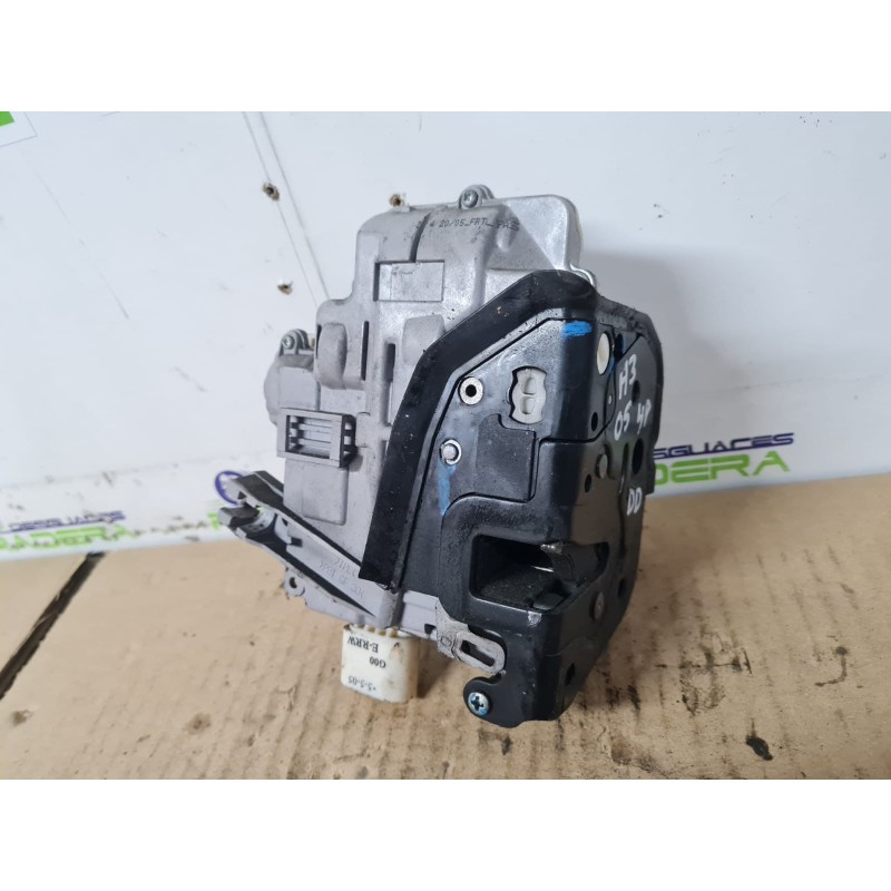 CERRADURA PUERTA DELANTERA DERECHA 4F1837016 