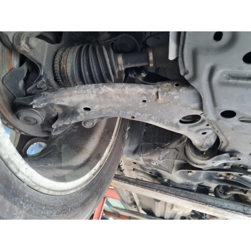 BRAZO SUSPENSION INFERIOR DELANTERO DERECHO 