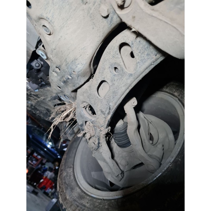 BRAZO SUSPENSION INFERIOR DELANTERO DERECHO 