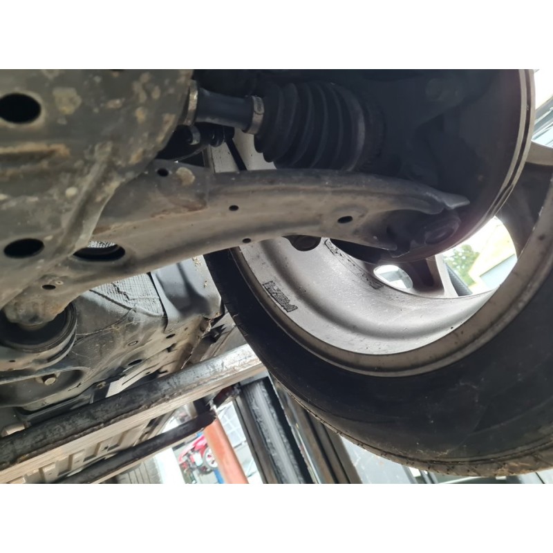 BRAZO SUSPENSION INFERIOR DELANTERO IZQUIERDO 
