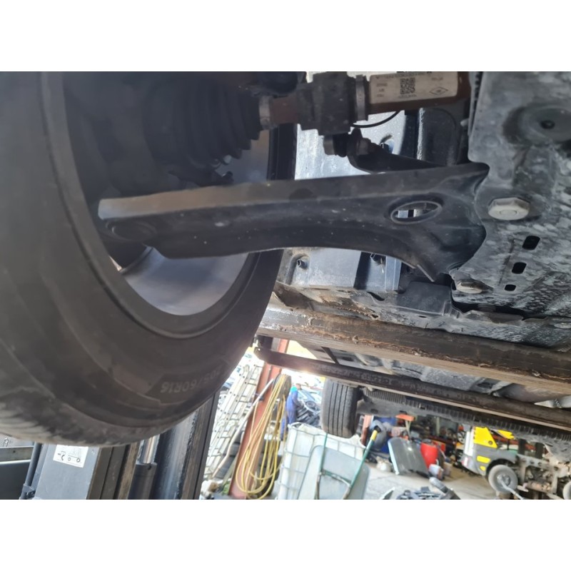 BRAZO SUSPENSION INFERIOR DELANTERO DERECHO 