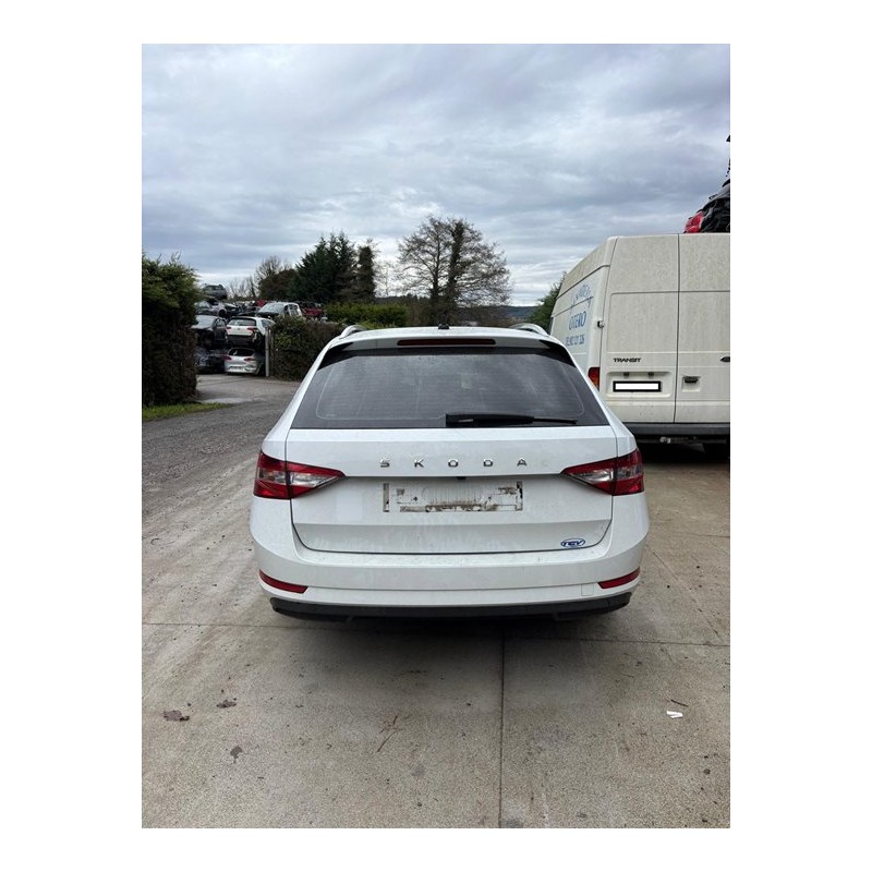 skoda superb combi (3v5) del año 2023