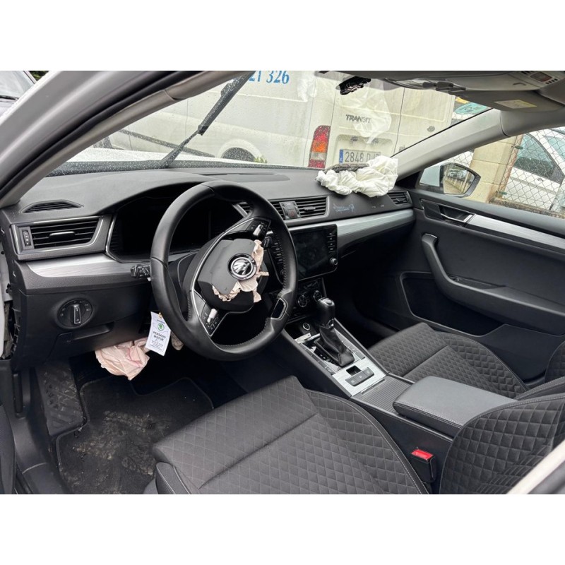 skoda superb combi (3v5) del año 2023