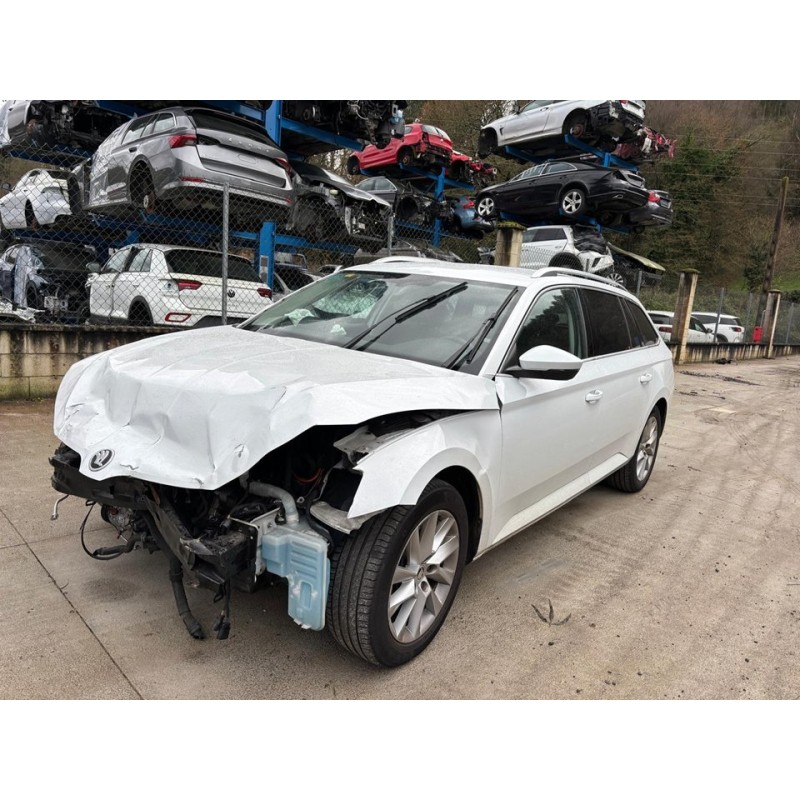 skoda superb combi (3v5) del año 2023