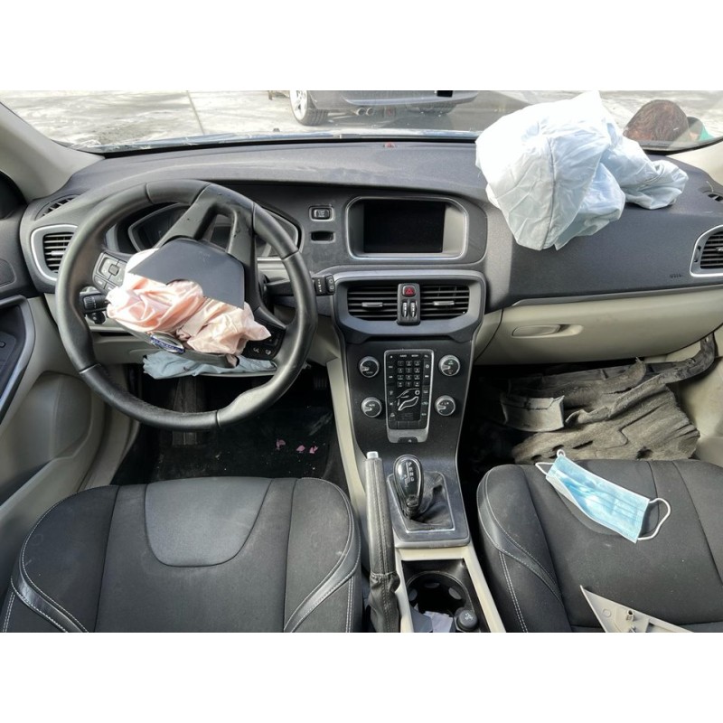 volvo v40 del año 2016