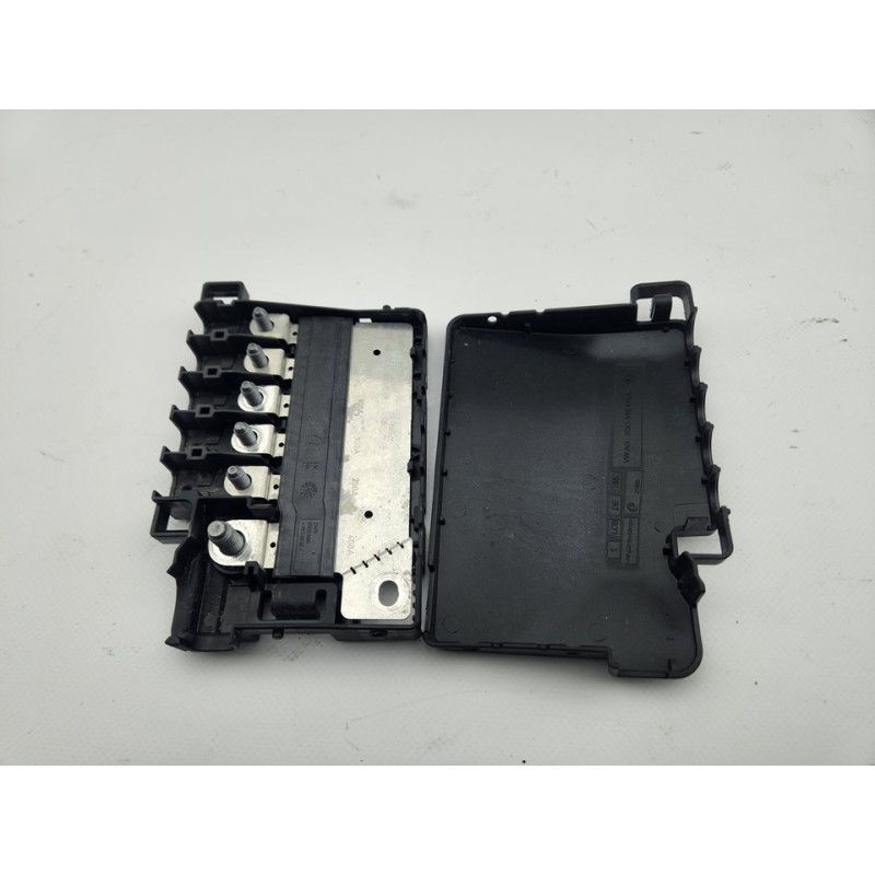 CAJA RELES / FUSIBLES 7LA937548 