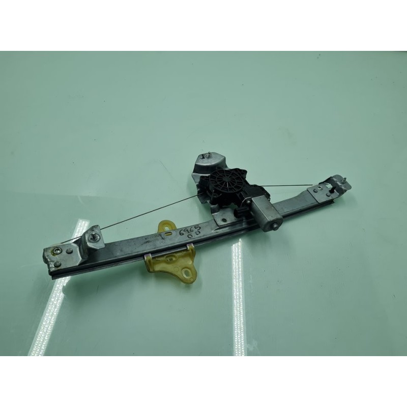 ELEVALUNAS DELANTERO DERECHO 807205569R 