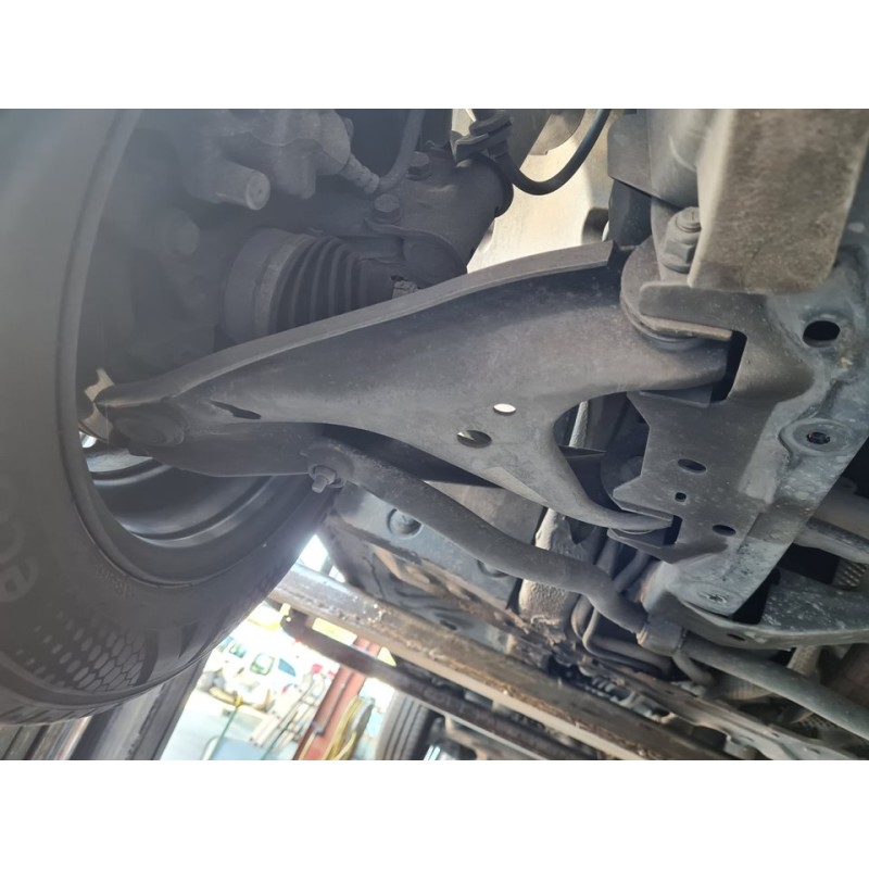 BRAZO SUSPENSION INFERIOR DELANTERO DERECHO 