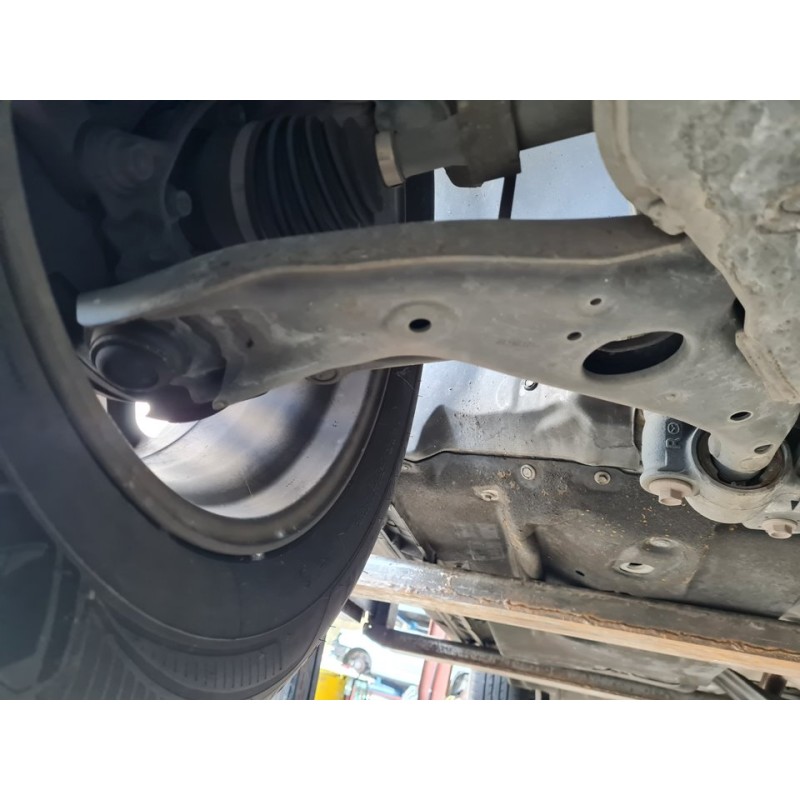 BRAZO SUSPENSION INFERIOR DELANTERO DERECHO 