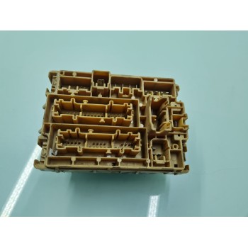 CAJA RELES / FUSIBLES 