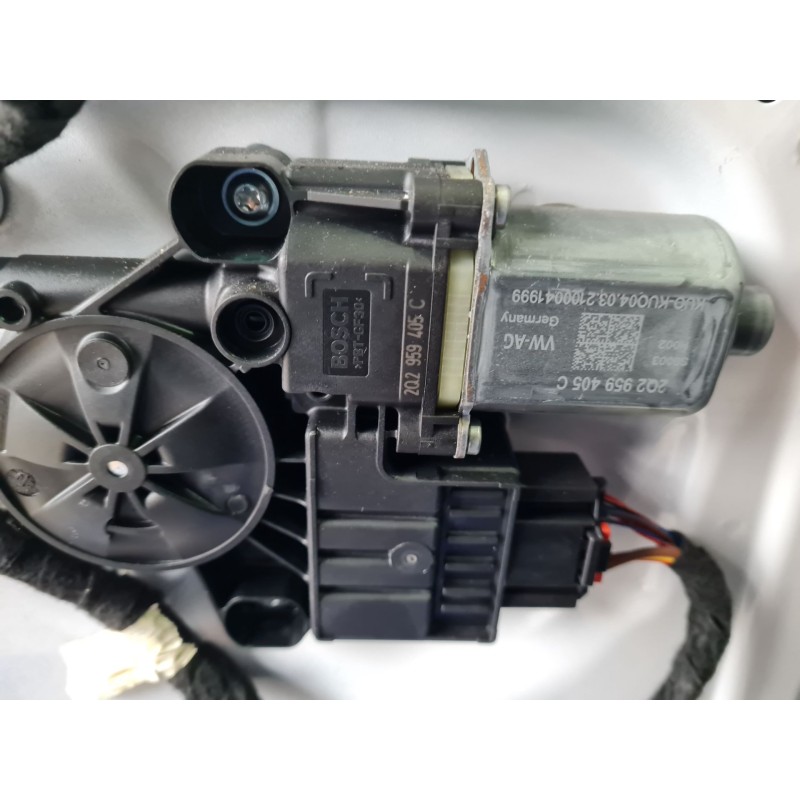 ELEVALUNAS DELANTERO IZQUIERDO 2Q2959405C 