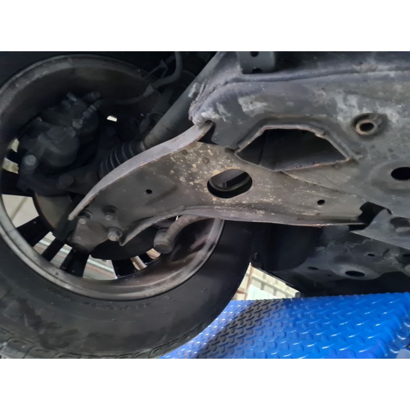 BRAZO SUSPENSION INFERIOR DELANTERO DERECHO 