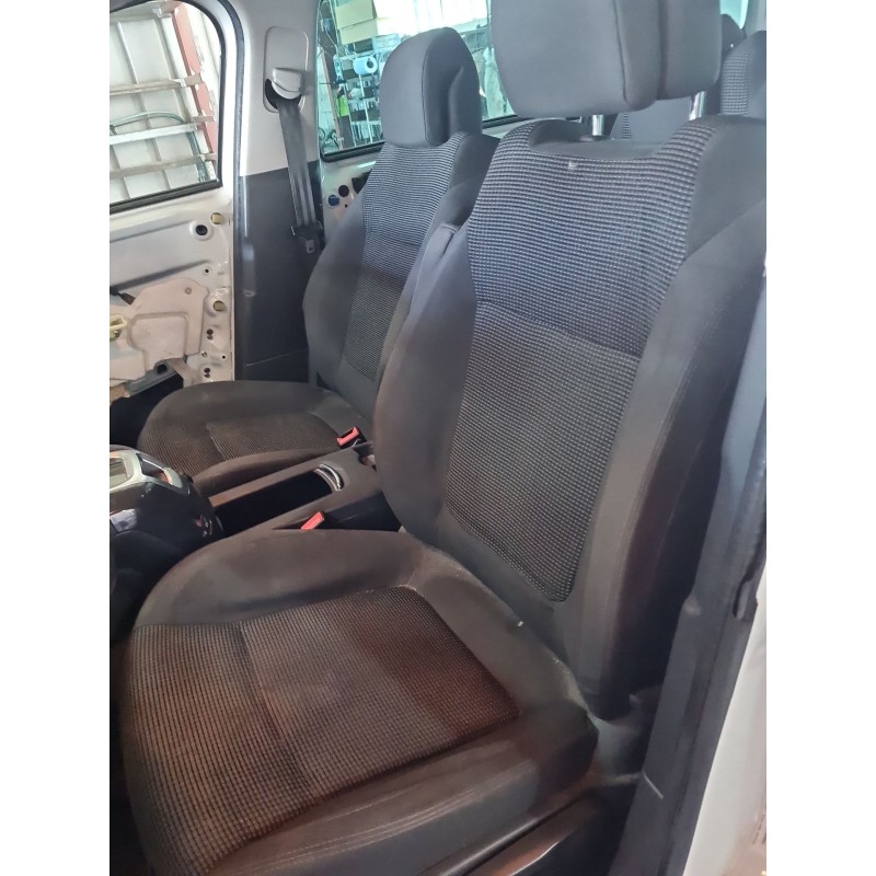 ASIENTO DELANTERO IZQUIERDO 