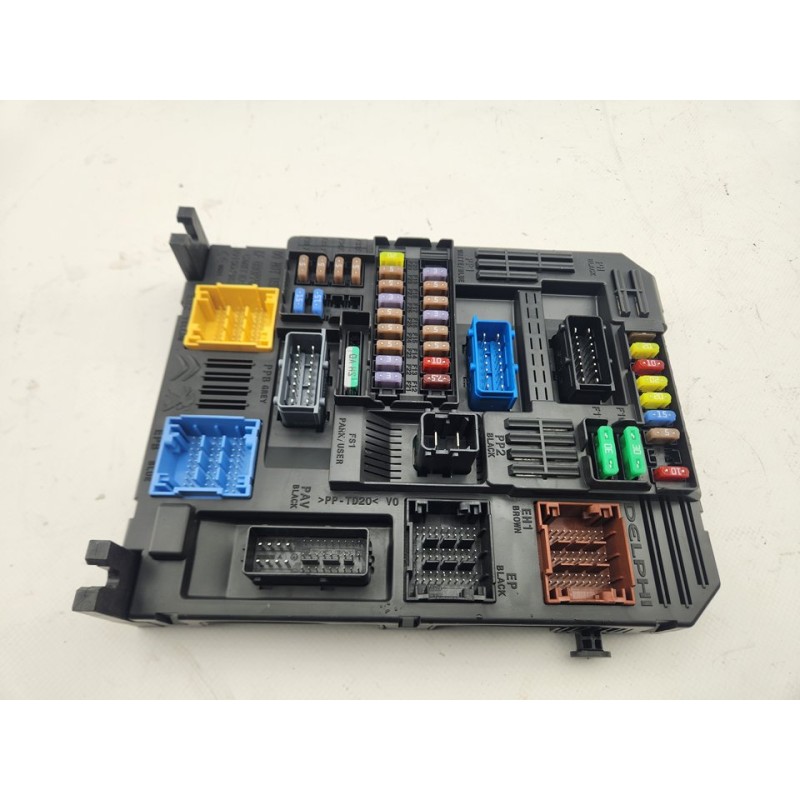 CAJA RELES / FUSIBLES 9822748680 