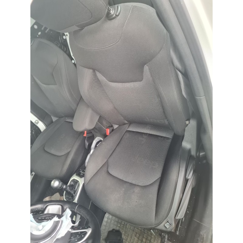 ASIENTO DELANTERO IZQUIERDO 