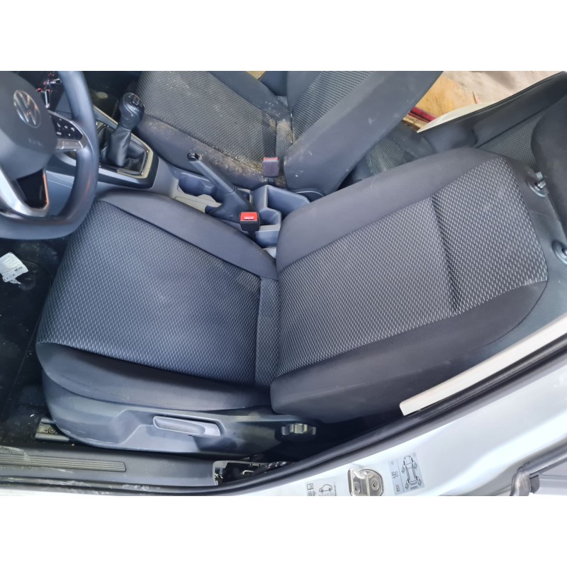 ASIENTO DELANTERO IZQUIERDO 