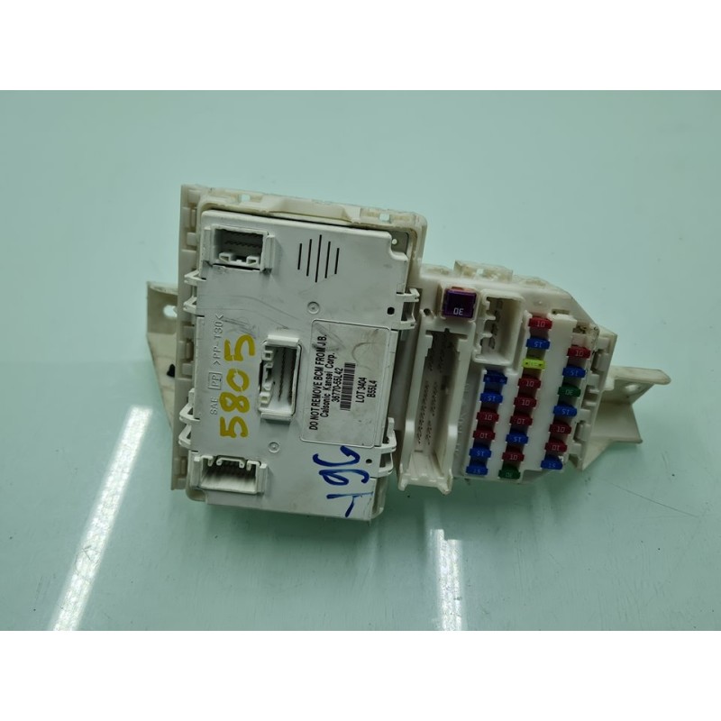 CAJA RELES / FUSIBLES 3677055L42 