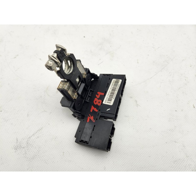 CAJA RELES / FUSIBLES 24011HV71C 