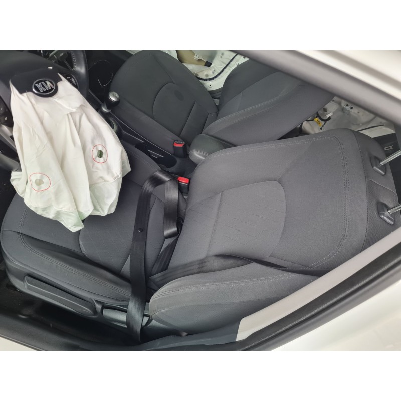 ASIENTO DELANTERO IZQUIERDO 