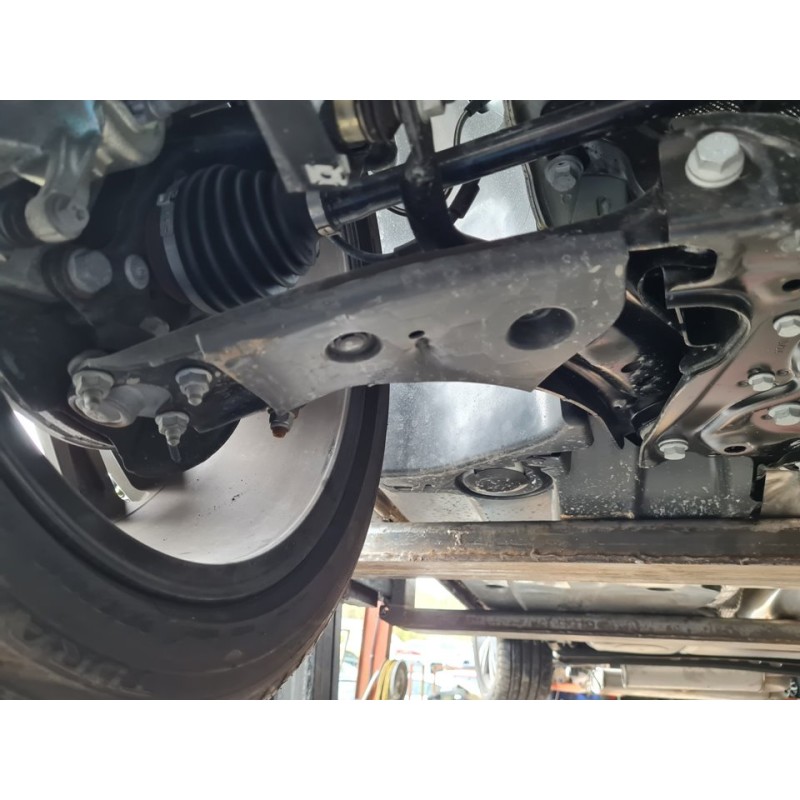 BRAZO SUSPENSION INFERIOR DELANTERO DERECHO 